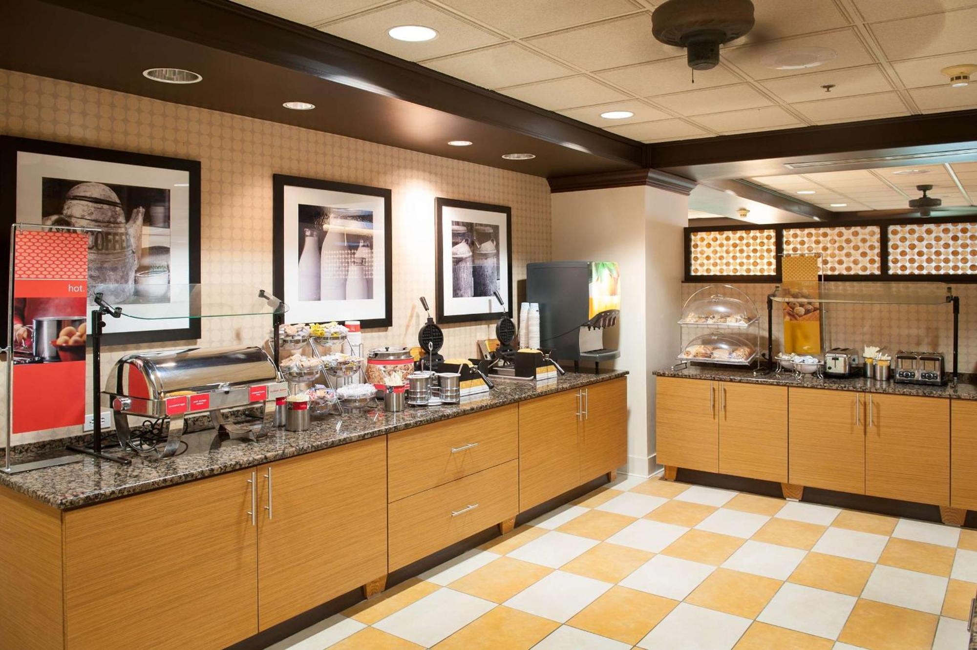 Hampton Inn Pensacola-Airport Экстерьер фото
